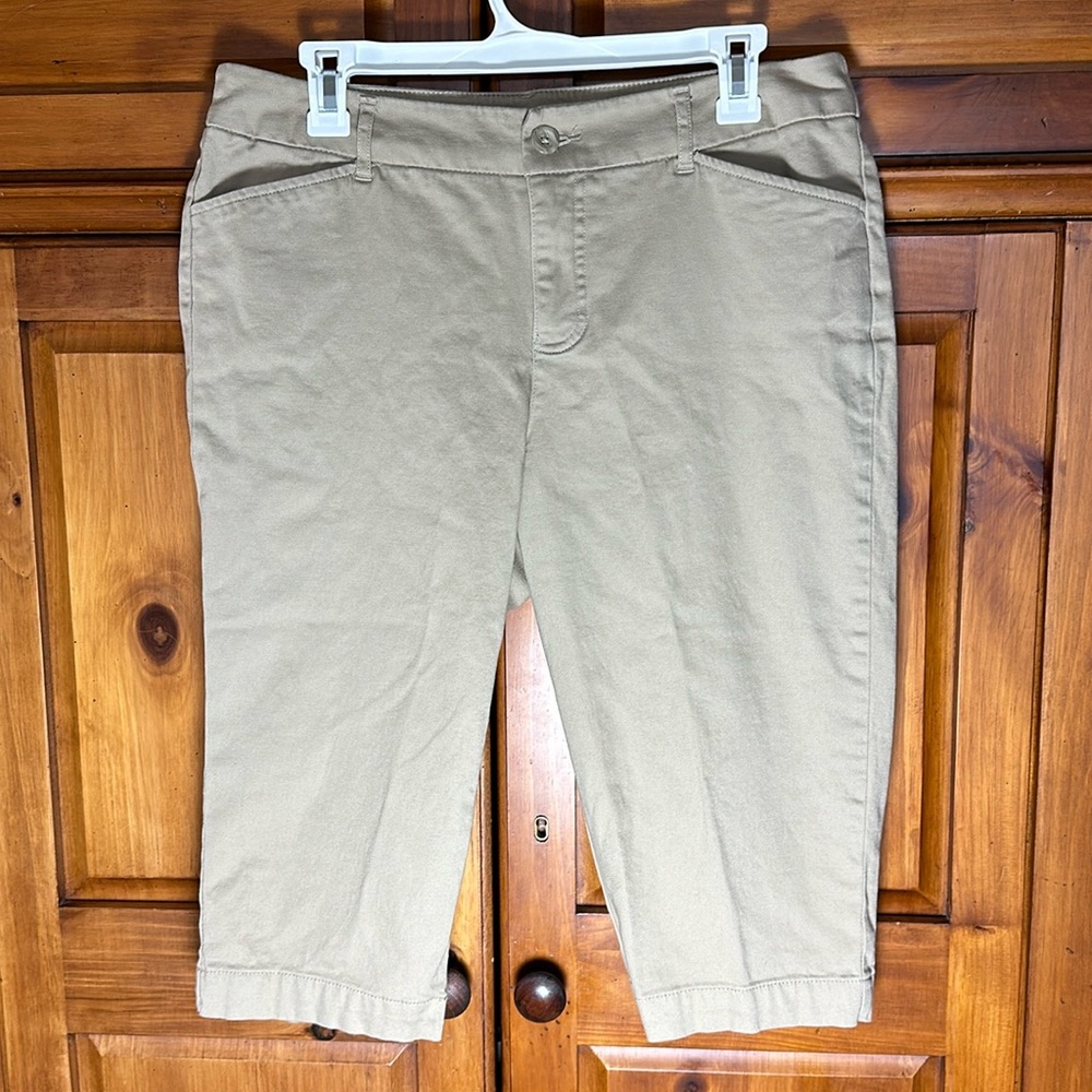 St. John’s Bay Women’s Khaki Capris